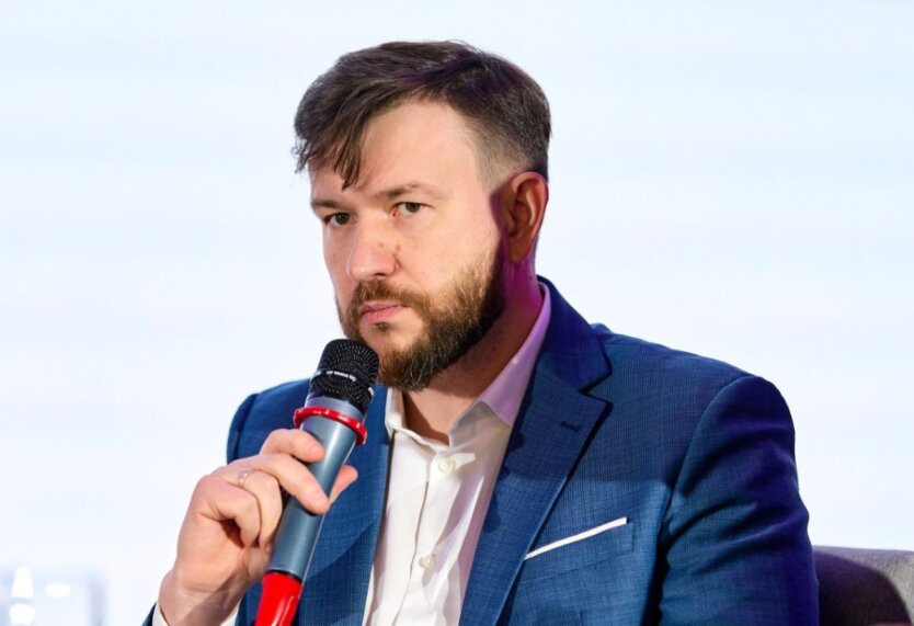 Денис Улютін
