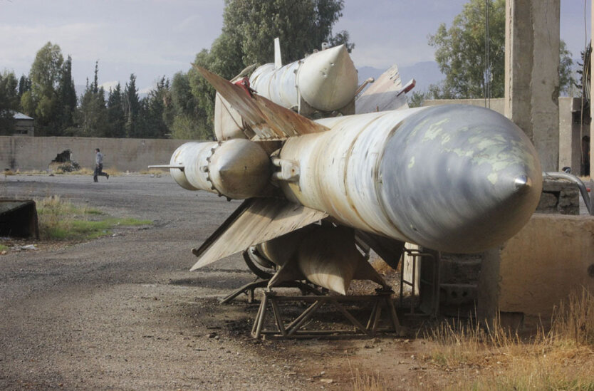 Ракета на захваченной повстанцами авиабазе в оазисе Гута на восток от Дамаска