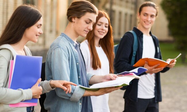 Поступление в вузы / Фото: Freepik