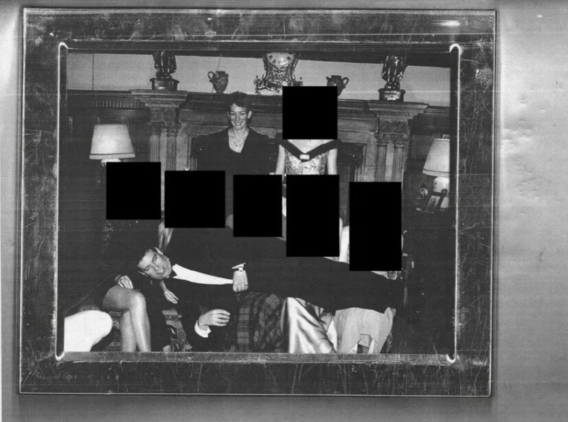 Опубліковані фото у справі Епштейна