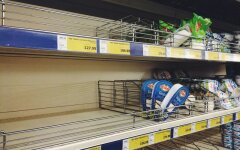 пустые полки супермаркета