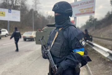 Сотрудник национальной полиции Украины