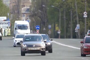Новые правила на дорогах, украиснкие водители, включенные фары