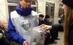 волонтеры в метро