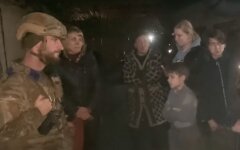 "Азов" показал жизнь людей в подвалах в Мариуполе