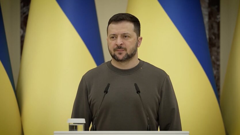 Зеленский вручил сертификаты на квартиры Героям Украины и их семьям