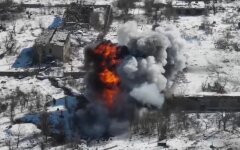 Десантники ВСУ уничтожили танк оккупантов: видео с дрона