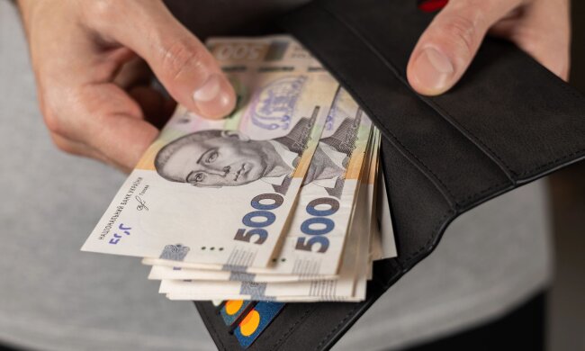 Виплати ВПО / Фото: Depositphotos