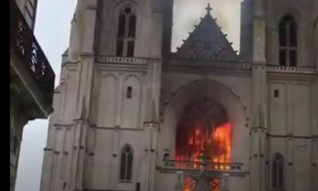 Пожар в соборе Святых Петра и Павла, Франция, Нант