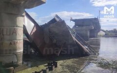 Разрушенный мост в Курской области