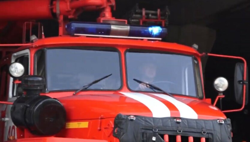Пожар в Киеве, Пожар на Троещине, Сгорел строительный вагончик в Киеве