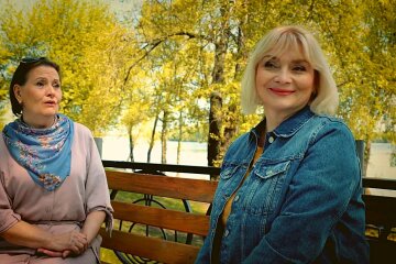 Женщины обсуждают досрочный выход на пенсию в Украине