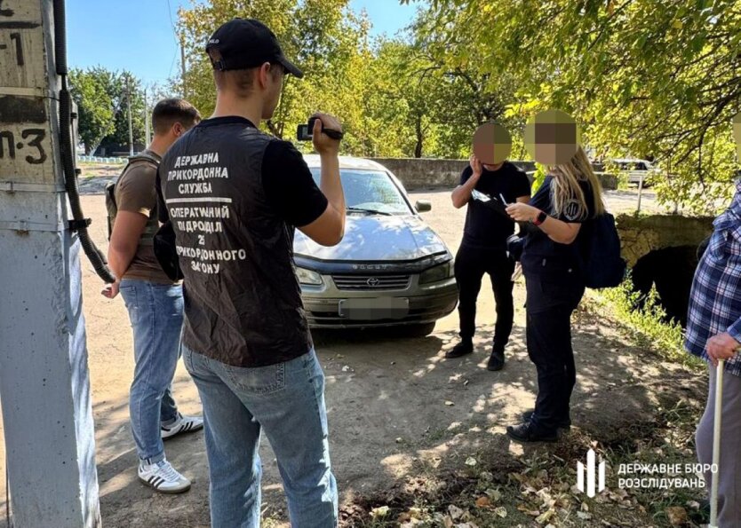 Пограничника задержали за переправку уклонистов