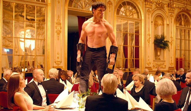 Кадр из фильма "Квадрат" шведского режиссера Рубена Эстлунда, удостоенного «Золотой пальмовой ветви»