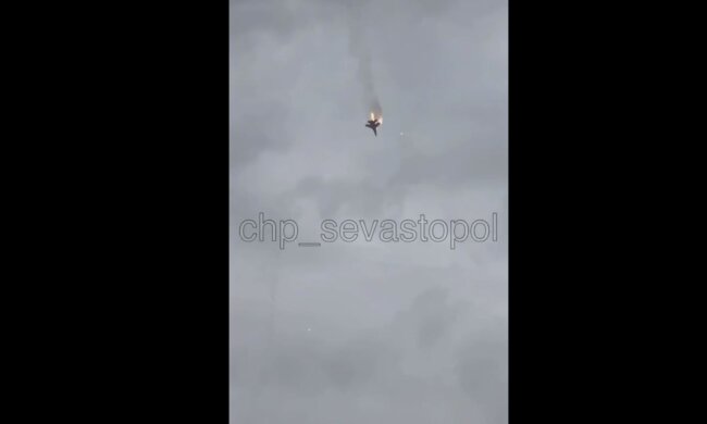 Над аннексированным Севастополем оккупанты сбили свой истребитель и он рухнул в море: видео