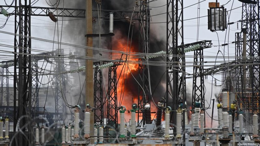 Удари по енергетиці України / Фото: Sergey Bobok/AFP