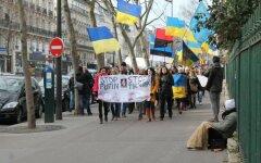 шествие в Париже против агресси РФ