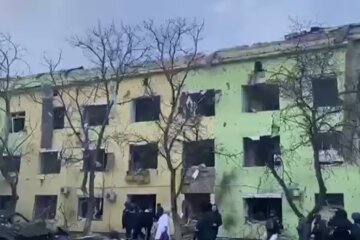 Стало известно о пострадвших из-за авиаудара по роддому в Мариуполе