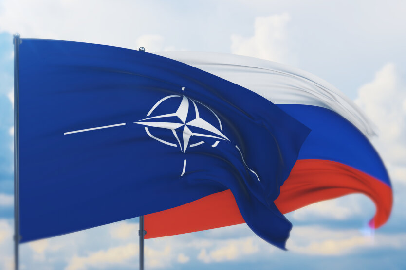 Флаги НАТО и России. НАТО и Россия