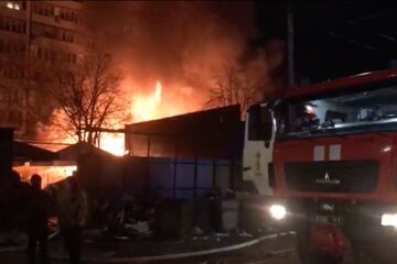 В Киеве горел рынок: видео
