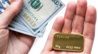 Доллары и золото
