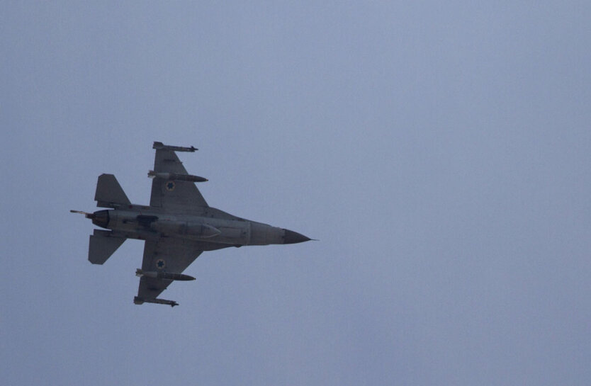 Израильский истребитель F-16  на пути в сектор Газа, Израиль, 18 ноября 2012 года