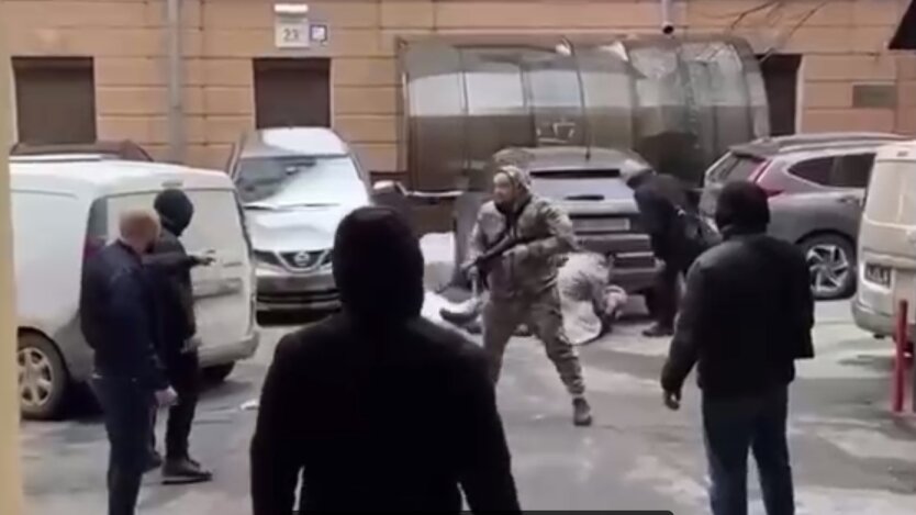 Стрельба в Киеве на Владимирской, возле здания СБУ