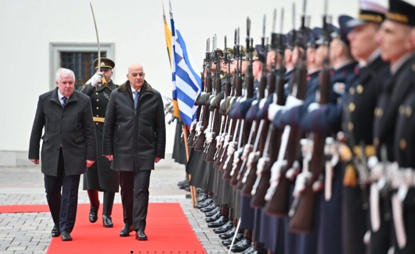 Греція допоможе у розмінуванні України