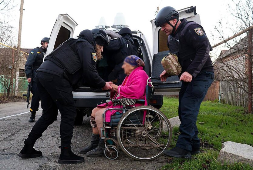 Евакуація населення / Фото: Телеграм Олексія Куліби