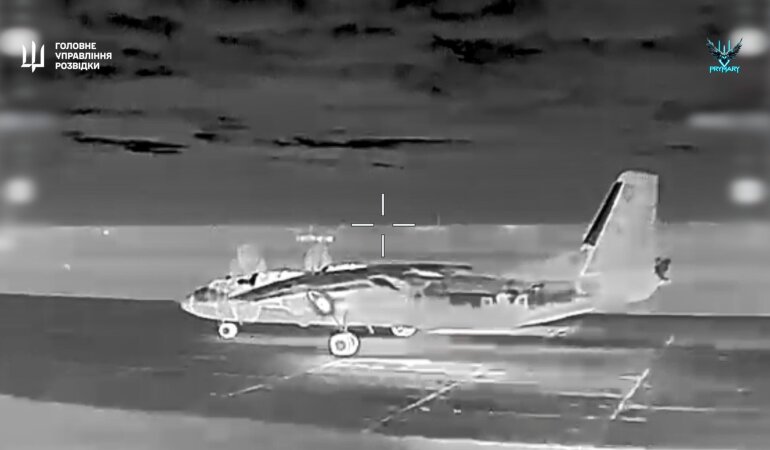 Самолет Ан-26 российских оккупантов