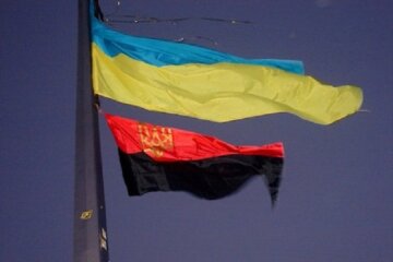 флаг Украины и черно-красный