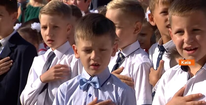 Исполнение гимна Украины, школы, Киевсовет