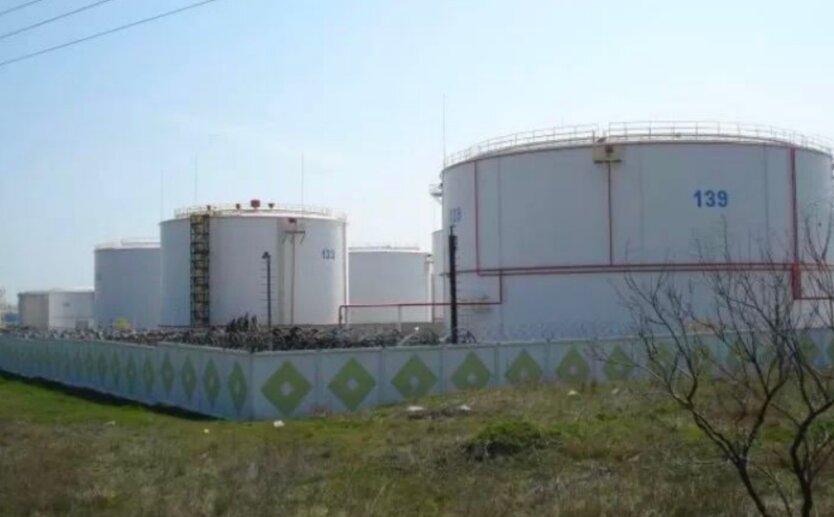 Нафтовий термінал у Феодосії