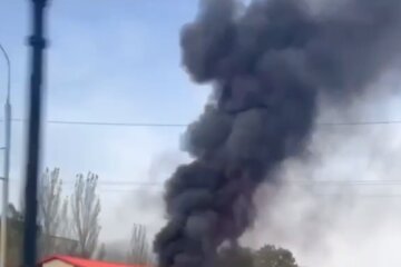 У центрі Донецька "пропущений": у небо здійнявся стовп чорного диму