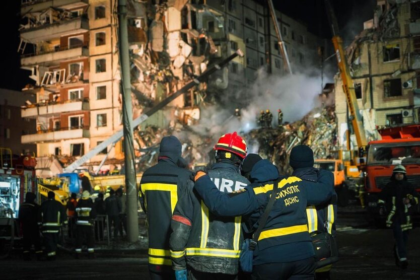 Наслідки ракетного удару окупантами по дому у Дніпрі / Фото: Телеграм Зеленського