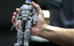 Фигурка, созданная 3D принтером, путем полимеризации пластика с помощью лазера