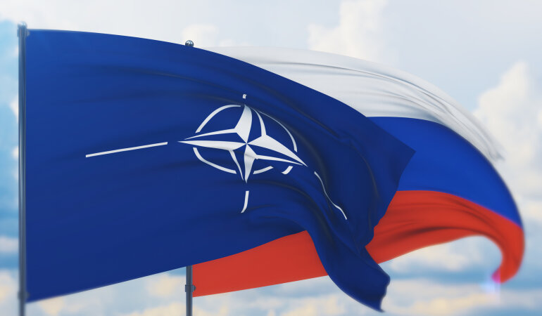 Флаги НАТО и России. НАТО и Россия