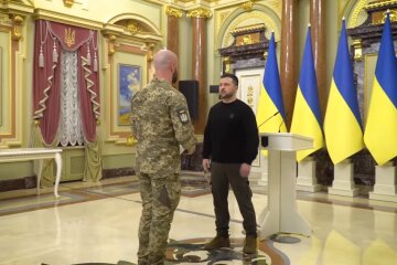 Зеленский вручил сертификаты на квартиры Героям Украины и семьям погибших