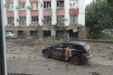 В оккупированном Донецке показали "прилет" по зданию "МВД "ДНР": видео