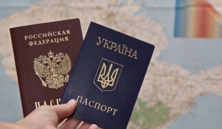Український та російський паспорт, пенсії, колаборанти, зрадники