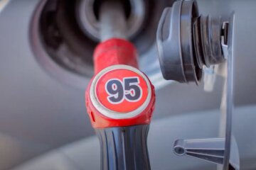 Эксперт объяснил, чем заменят бензин А-95 из Беларуси и как это отразится на ценах АЗС