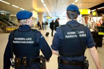 schiphol-airport-police
