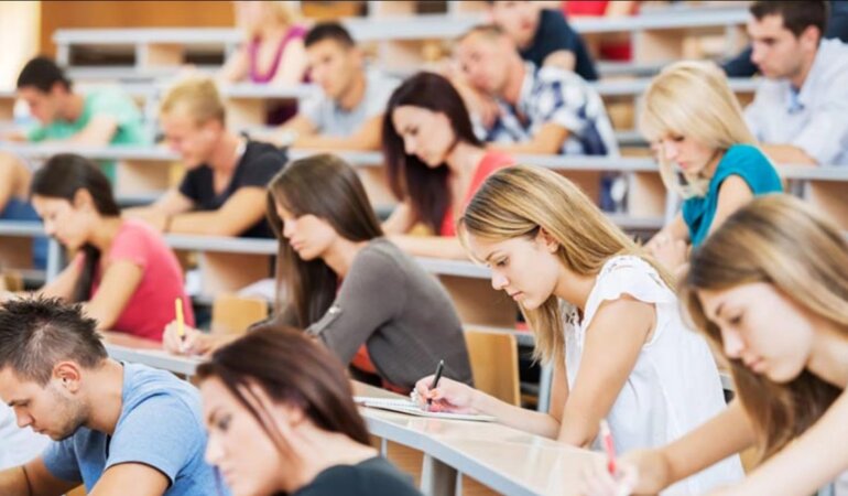 Студенти у ВНЗ