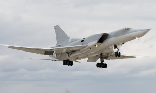 ЗМІ: від вибуху безпілотника на аеродромі у Росії знищено два літаки Ту-22М3