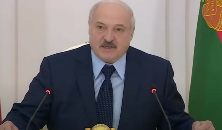 Спятивший Лукашенко заявил, что "спас" Тихановскую