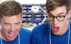 Samsung троллит