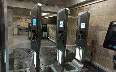 В киевском метро заменили турникеты и "исторические" двери: фото