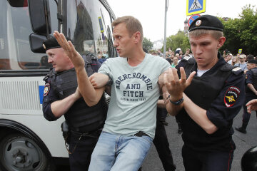 Российский оппозиционер Навальный арестован на 30 суток