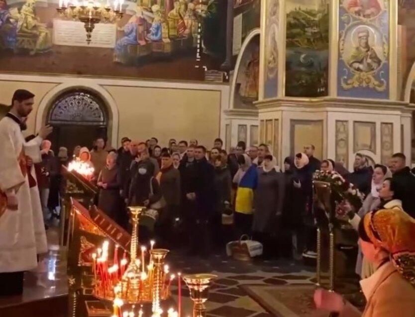 Впервые за 300 лет: в Лавре провели пасхальное богослужение на украинском языке
