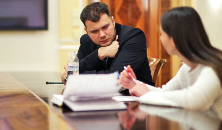 Министр Криклий пожаловался на маленькую зарплату